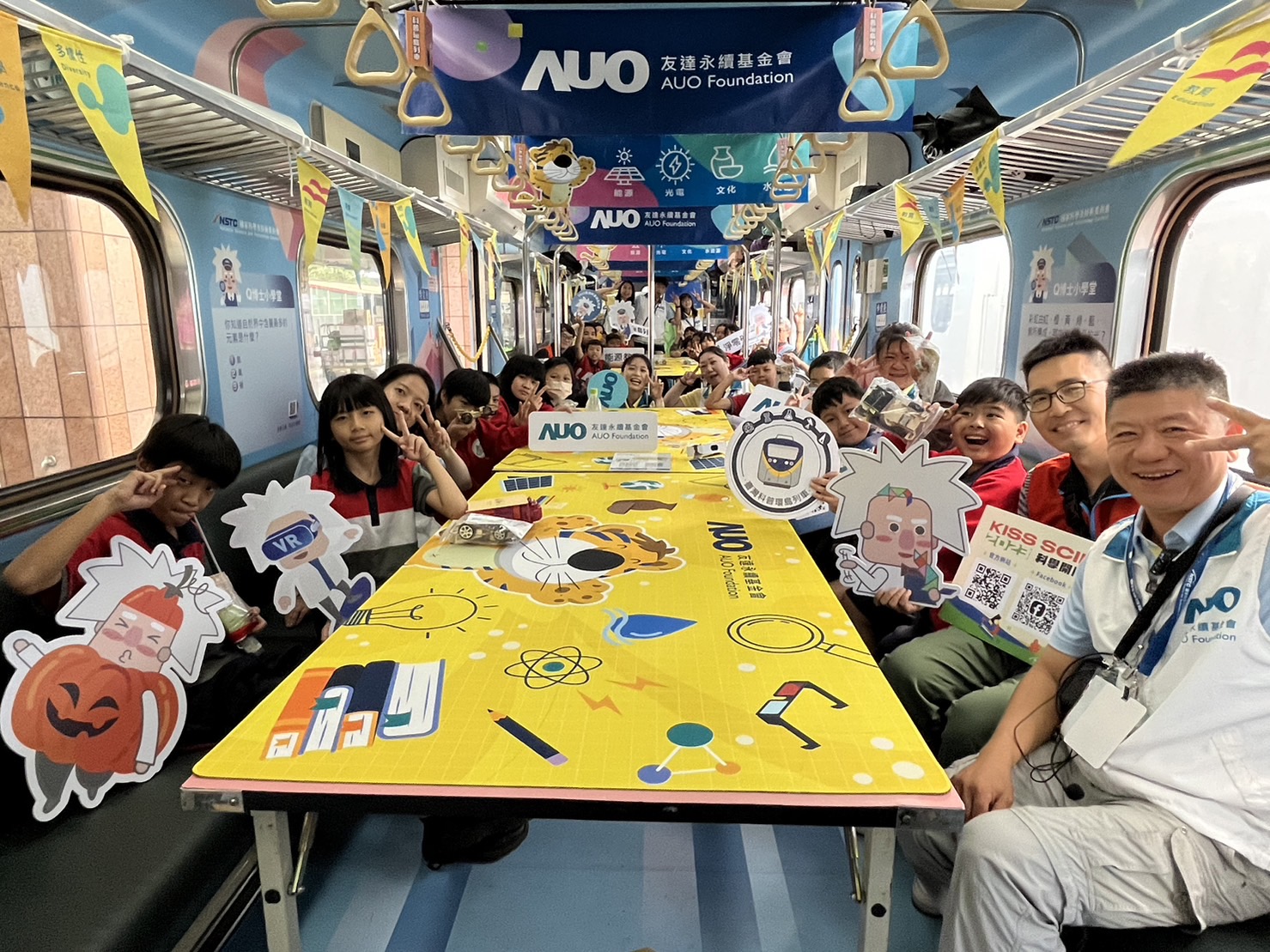 888集团永續基金會參與「臺灣科普環島列車」，設計基礎科學車廂課程，以「淨零碳排和永續能源」為主題，讓學生透過創意實驗認識淨零知識，以及思考生活中的減碳行為